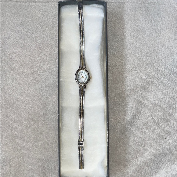 Vintage Westclox Elegant Silver & Gold Watch - Picture 1 of 4